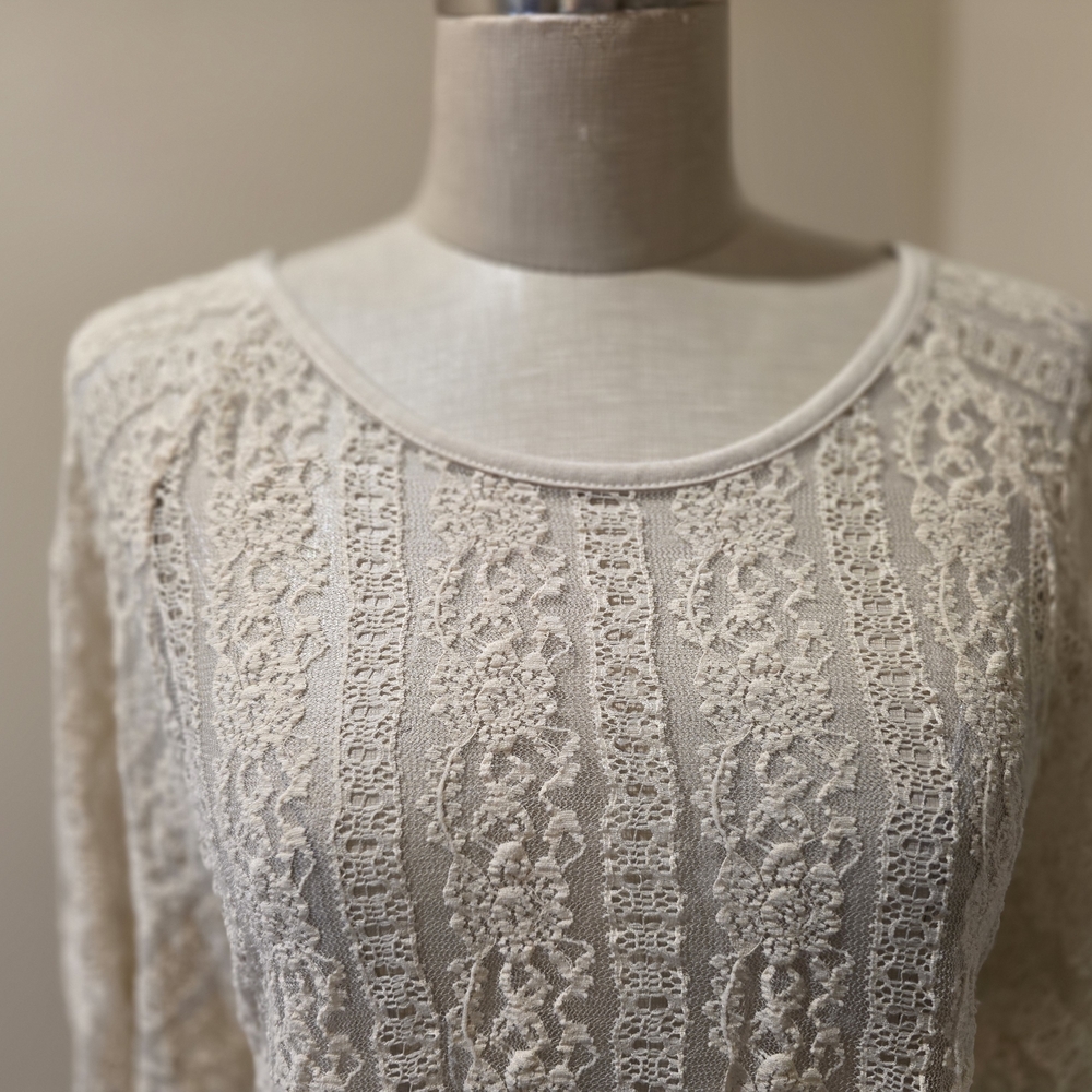 VTG Y2K Body Central - Sheer Cream Lace Top.  Sz MED.